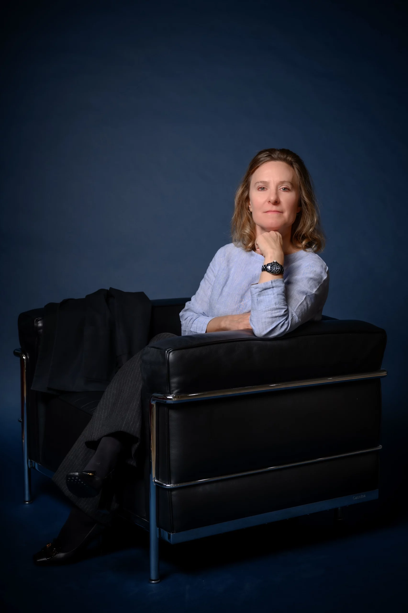 Portrait professionnel de Sandra Gerber assise
